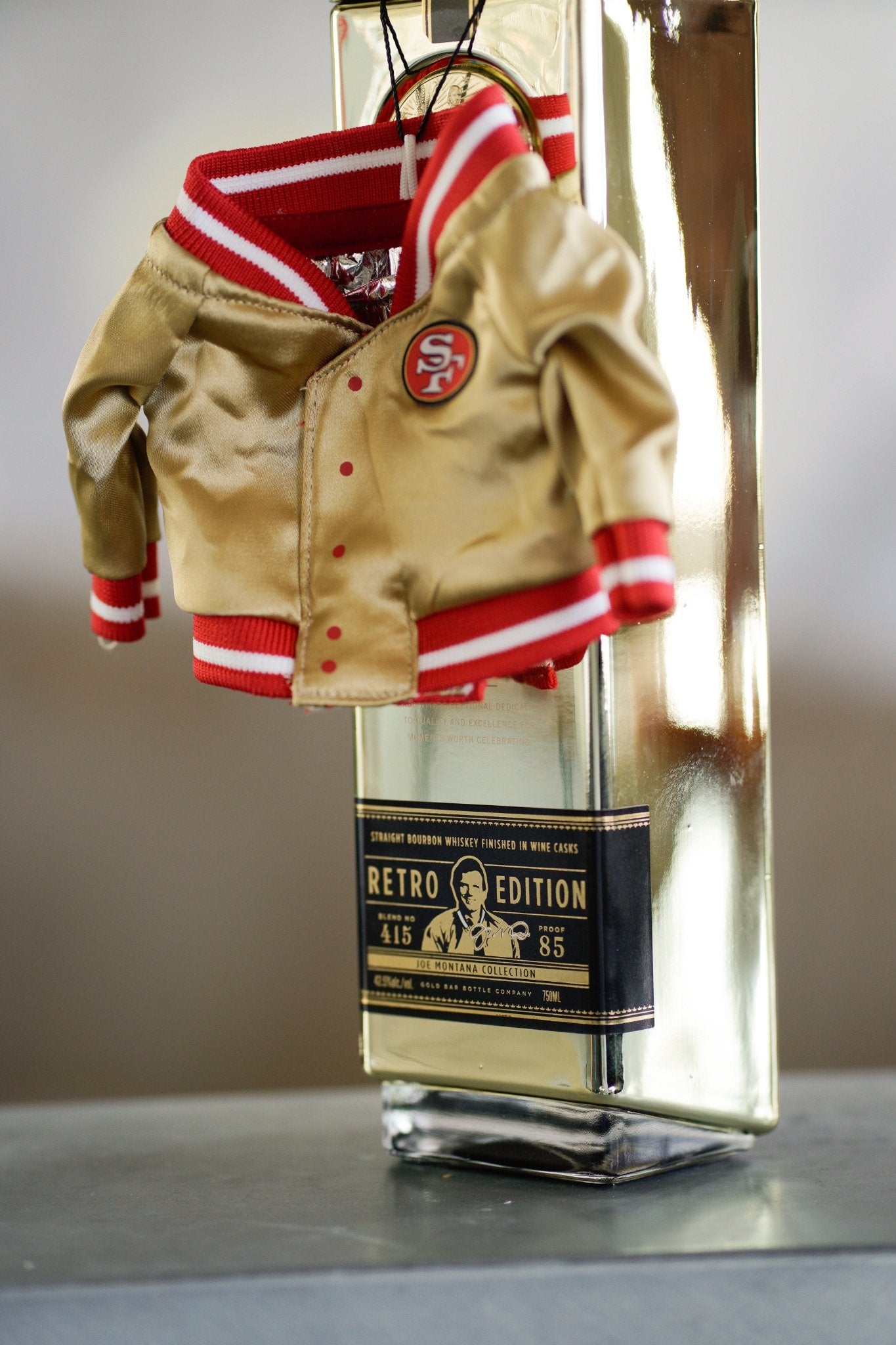 Gold Bar Whiskey Retro Edition: Joe Montana - 6 Pack (6 x 750 ml) | Keg N Bottle
